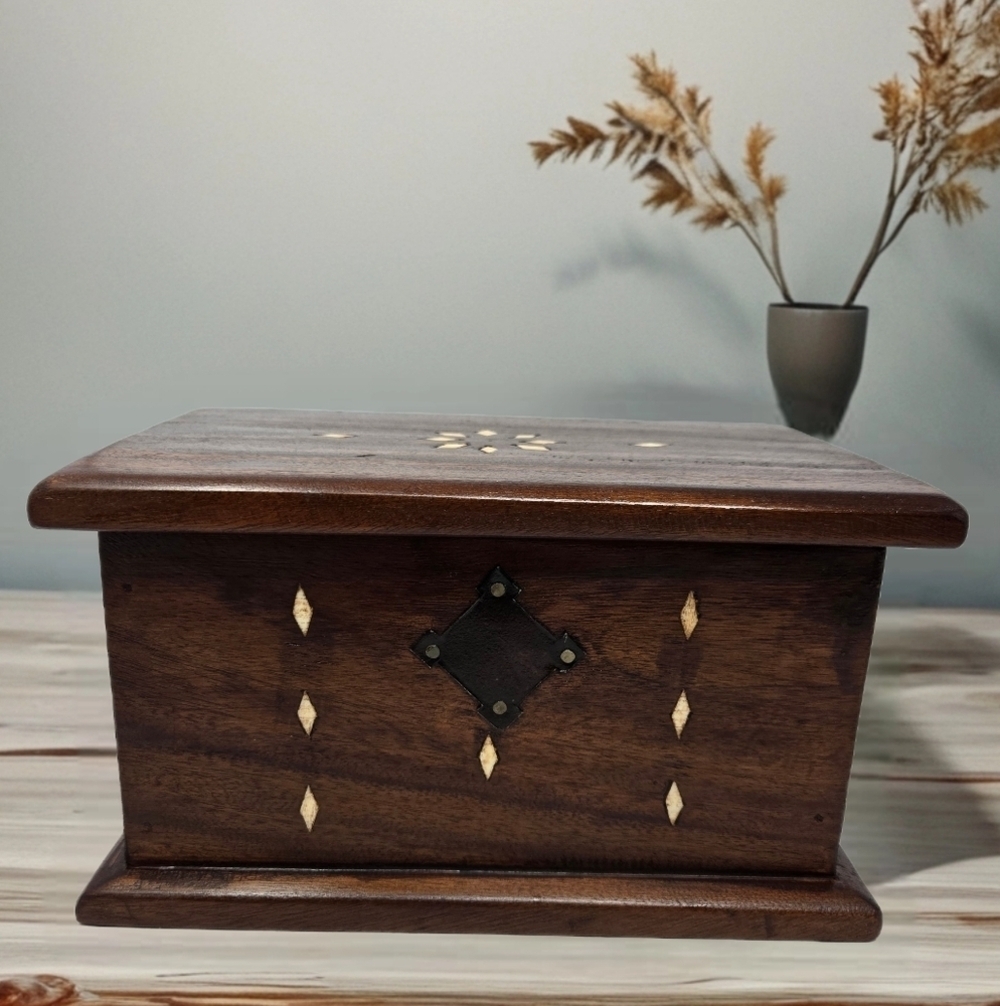Vtg Handcrafted Wooden Box Featuring Inlaid Design 1990-1940 India Diamond Metal